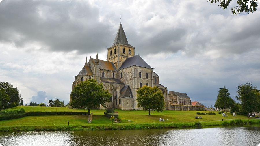 Abbaye romane de Cerisy-la-Forêt