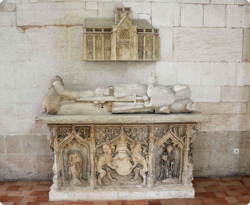 C�notaphe de Nicolas d'Estouteville