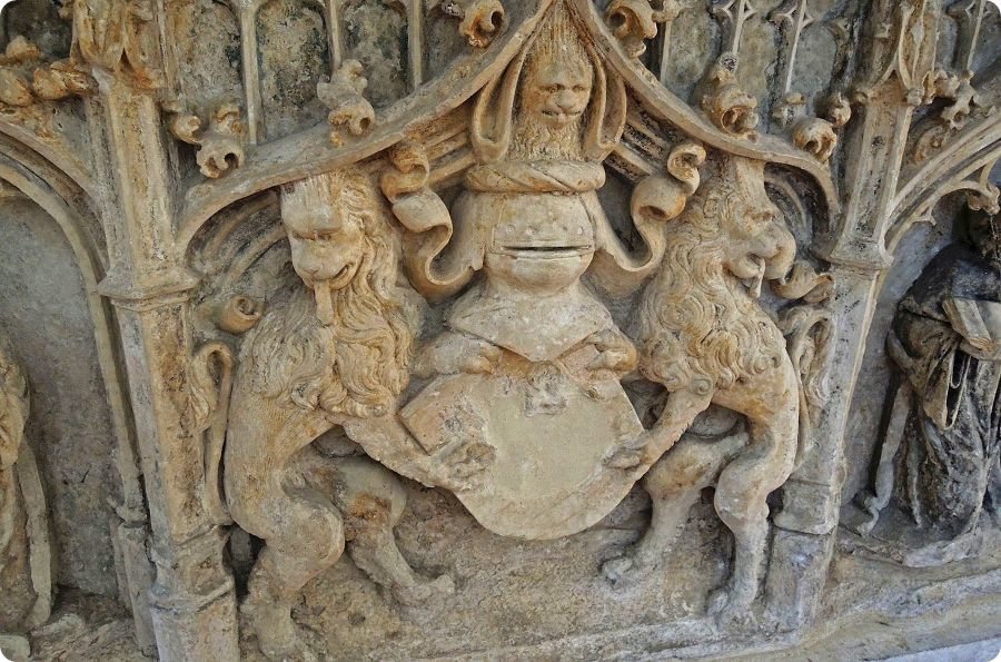 Blason b�ch� port� par des lions