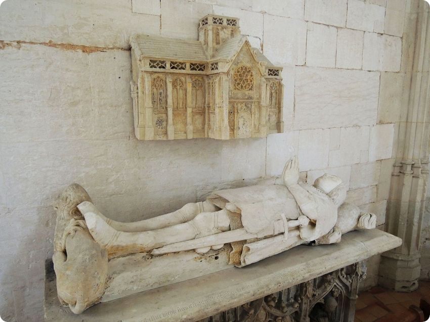 Gisant de Nicolas d'Estouteville