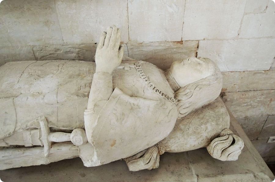 Gisant de Nicolas d'Estouteville