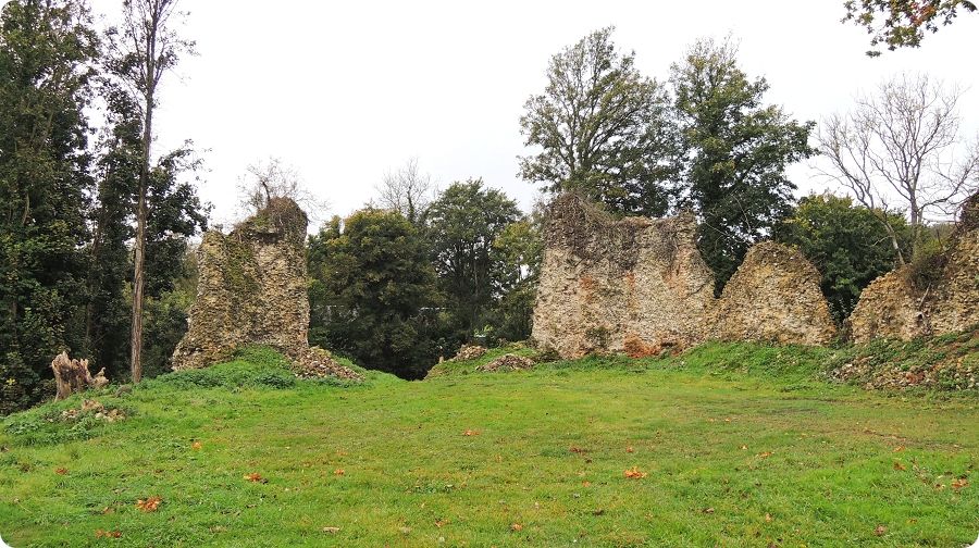 Vestiges du ch�teau m�di�val des Varenne � Bellencombre