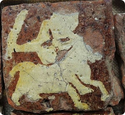 Carreaux du ch�teau disparu de Lyons-la-For�t