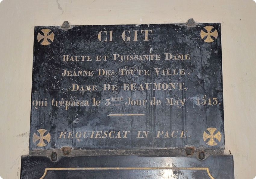Plaque comm�morative de la s�pulture de Jeanne d'E.-Beaumont 