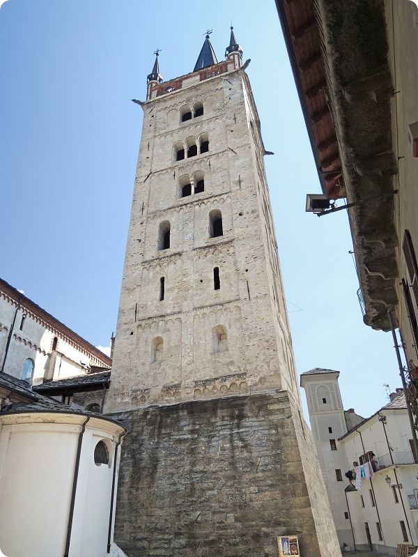 Peinture murale extérieure de la cathédrale de Suse