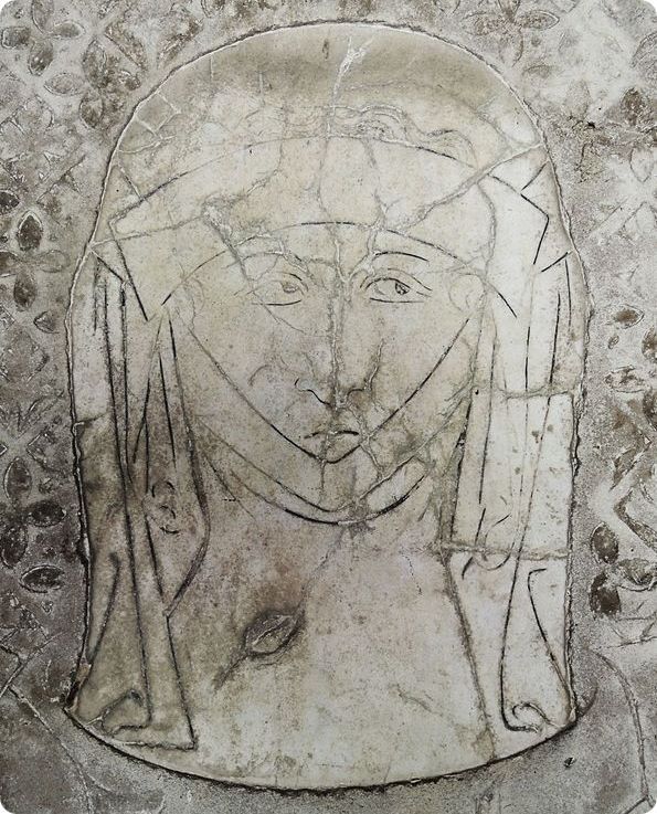 Pierre tumulaire de Jeanne d'Estouteville et Guillaume de Beauvais