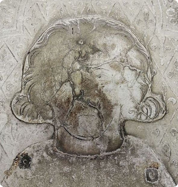 Pierre tumulaire de Jeanne d'Estouteville et Guillaume de Beauvais