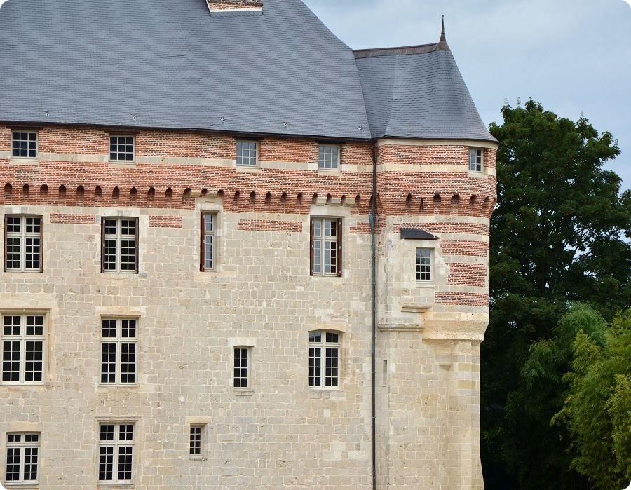 Reconstruction du ch�teau de Valmont