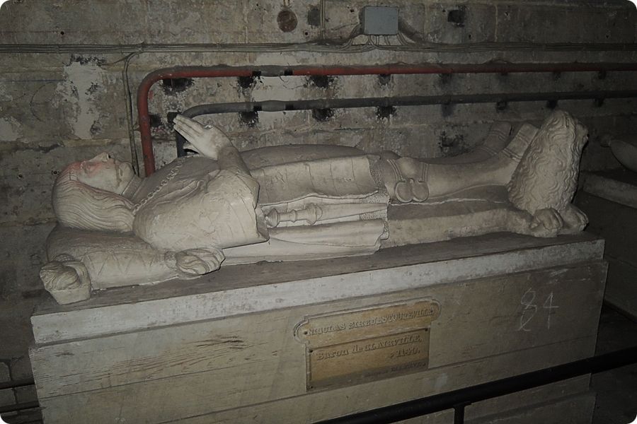 Réplique du gisant de Nicolas d'Estouteville