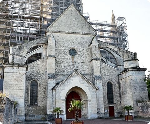 Façade nord-ouest de l'abbatiale de Braine.