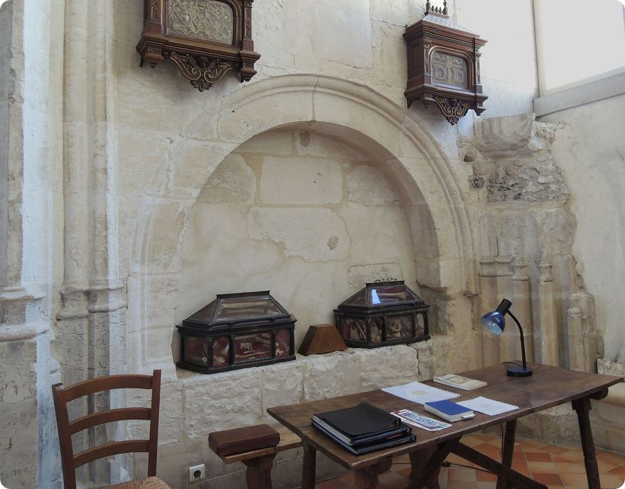 Tombe de Jacques d'E.-Valmont et Louise d'Albret