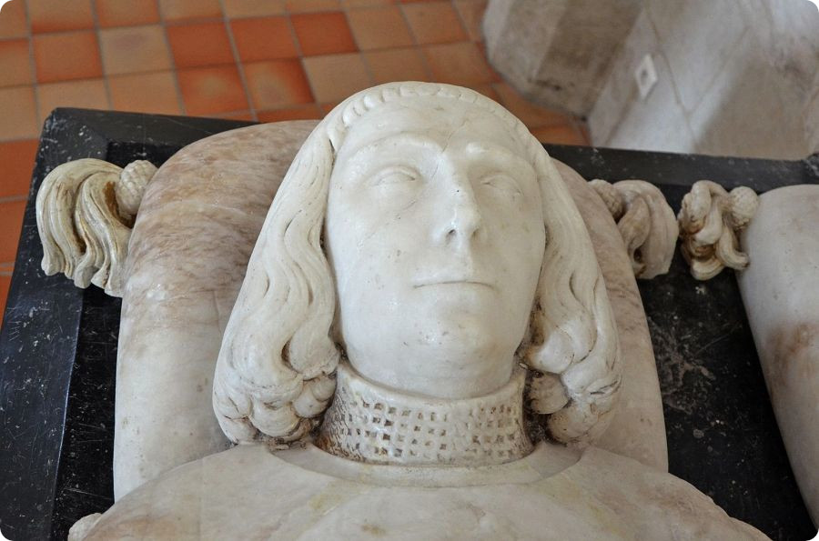 Tombe de Jacques d'E.-Valmont et Louise d'Albret