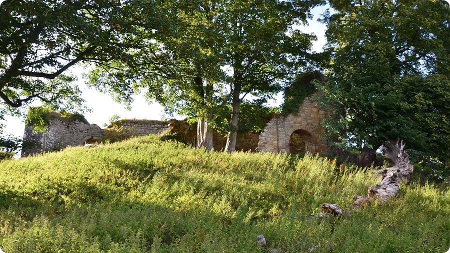 Vestiges du château médiéval de Mitford en Northumberland